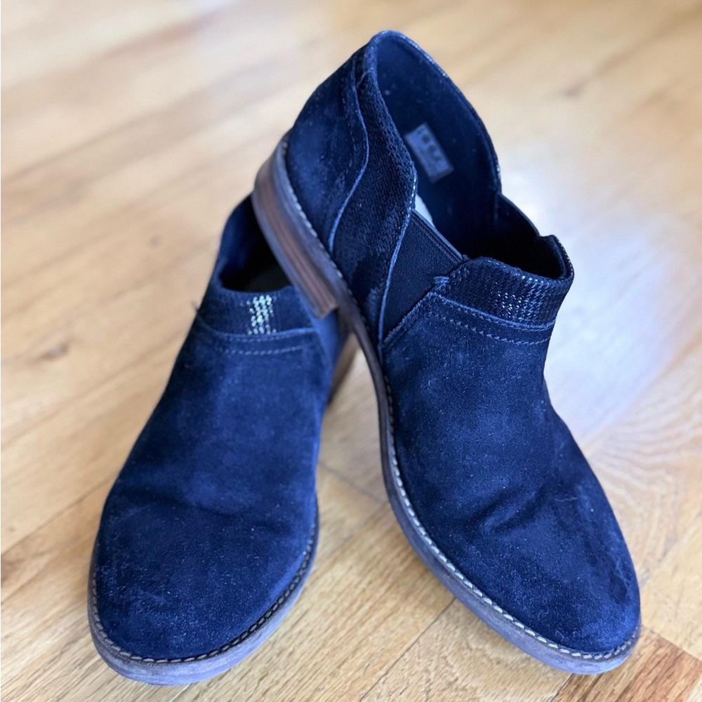 Suede Slip-On Clarks Ultimate Comfort Black Shoes